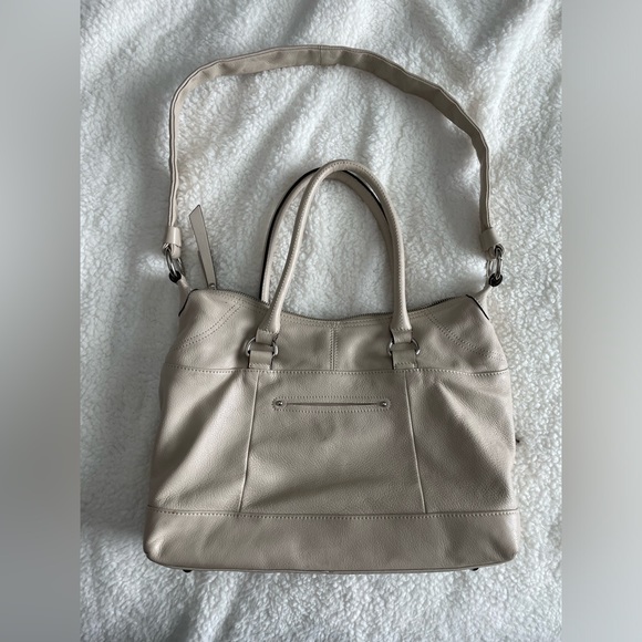 LC: ⭐️HP⭐️ B. Makowsky Leather White Cream Purse with Animal Print Inside - Picture 2 of 15